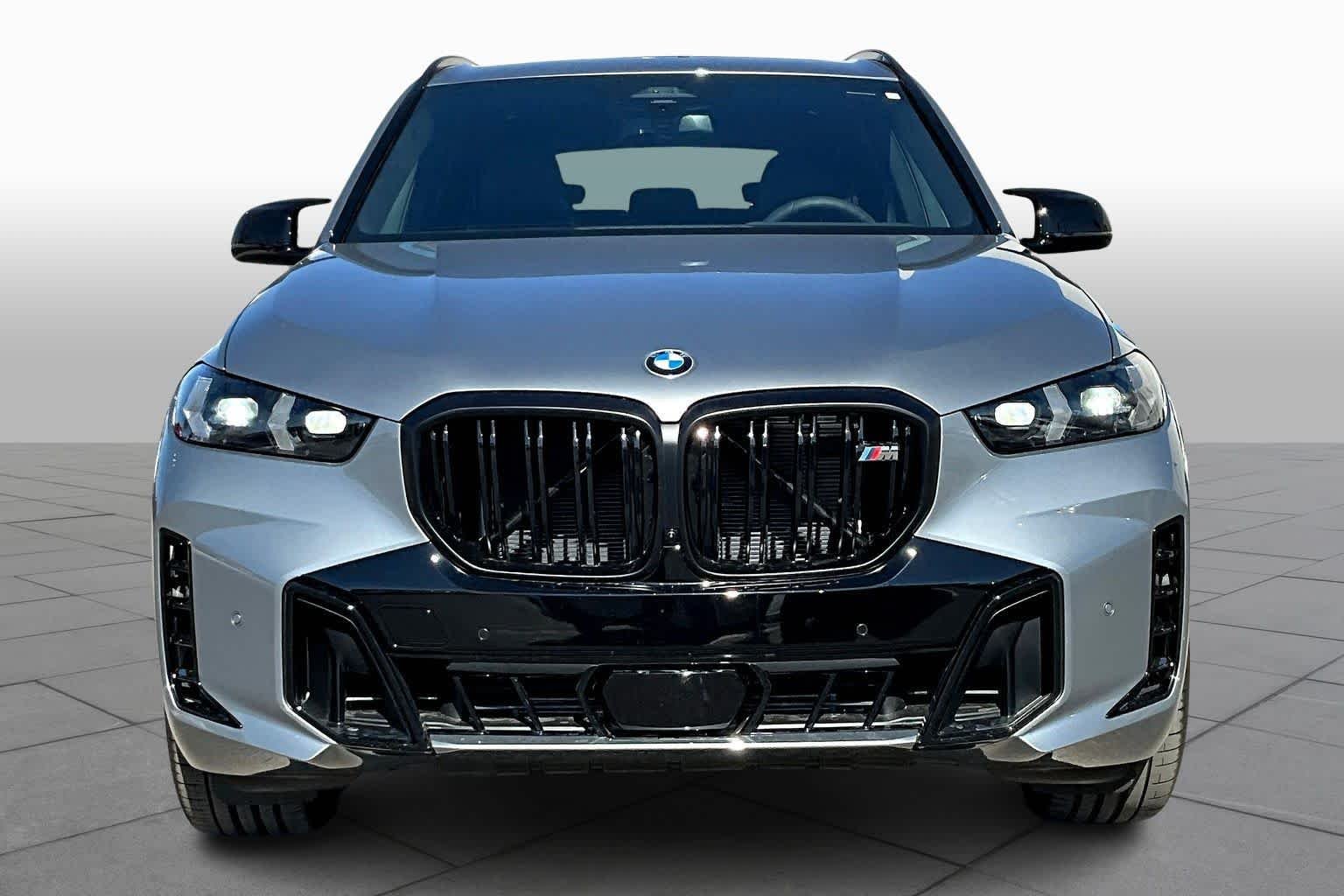 New 2026 Skyscraper Grey Metallic BMW M60i image 3
