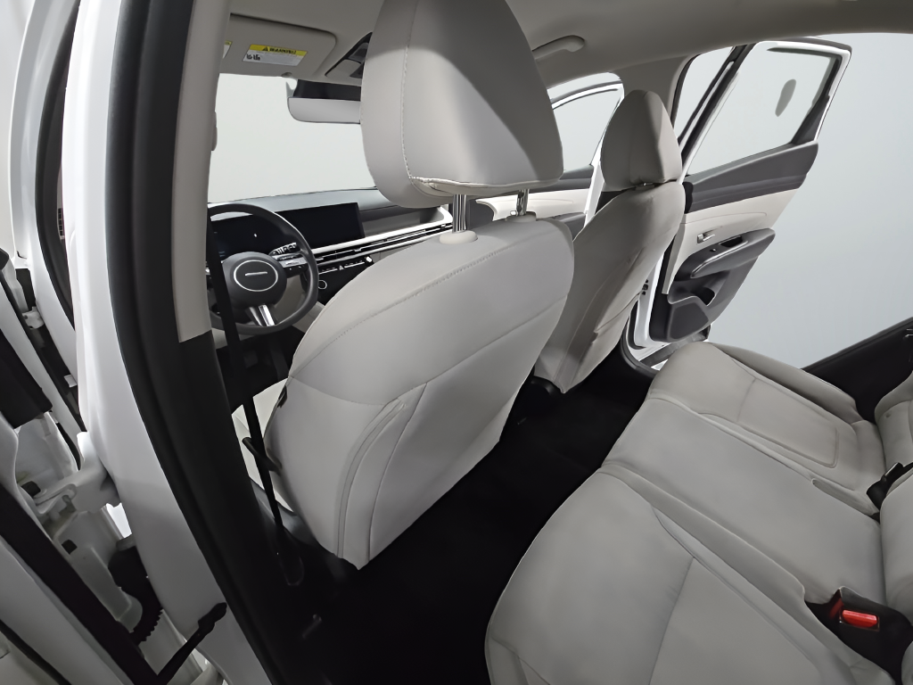 Used 2025 White Hyundai SEL image 16