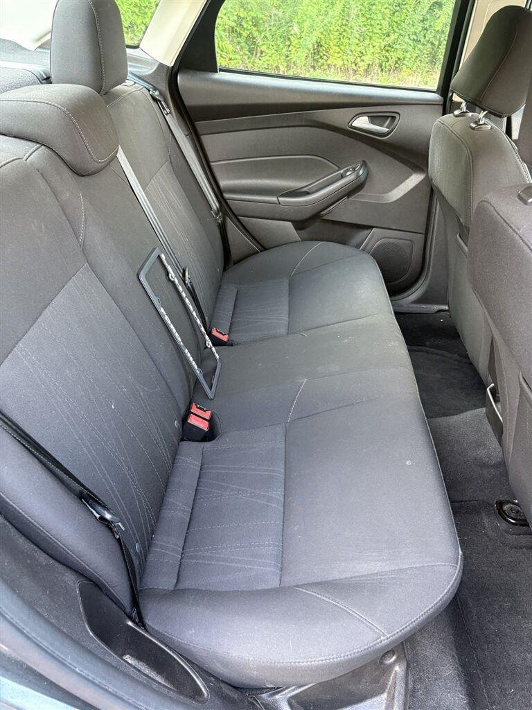 Used 2016 Magnetic Ford SE image 12