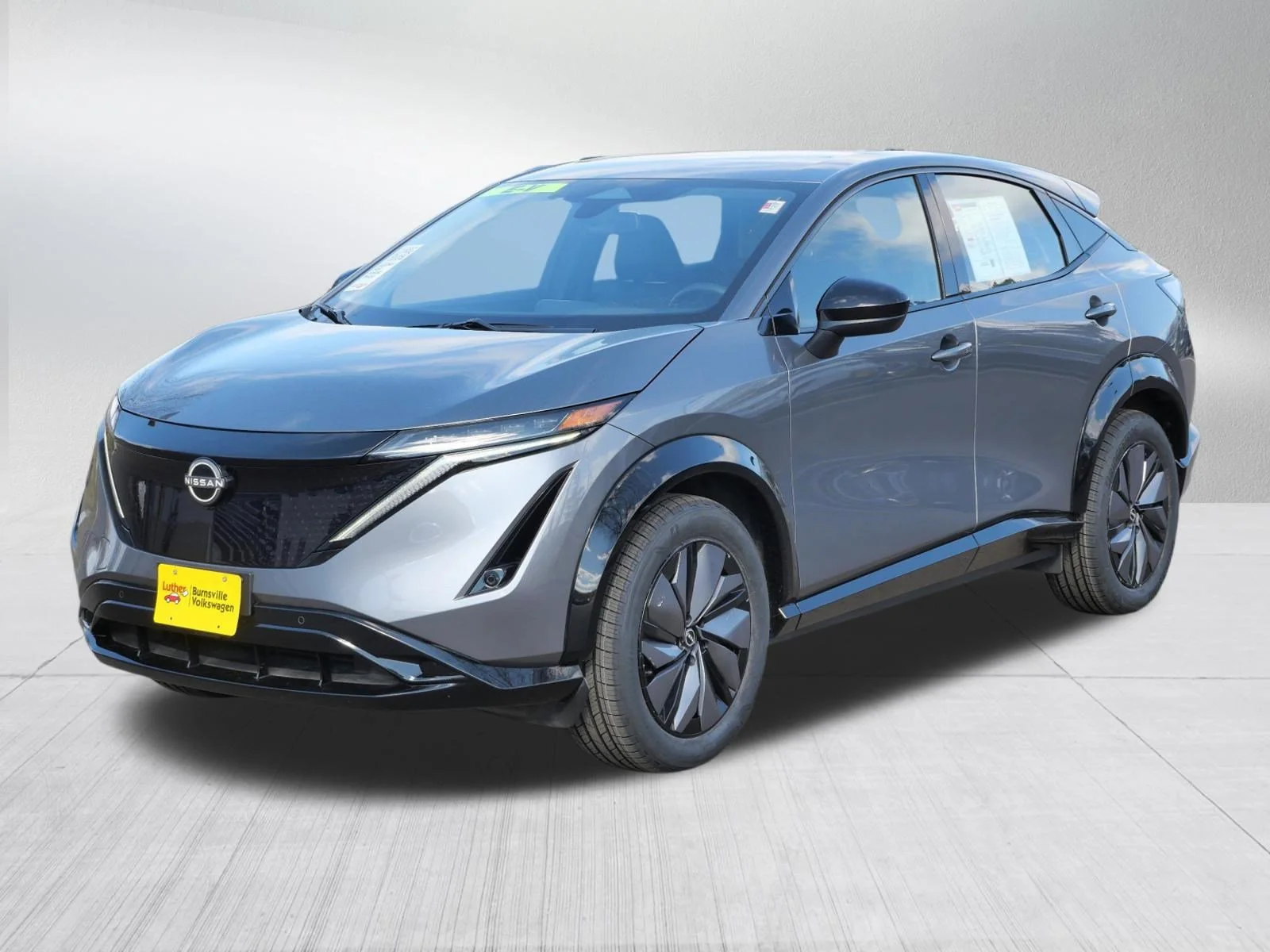 Used 2023 Gun Metallic Nissan ENGAGE image 3