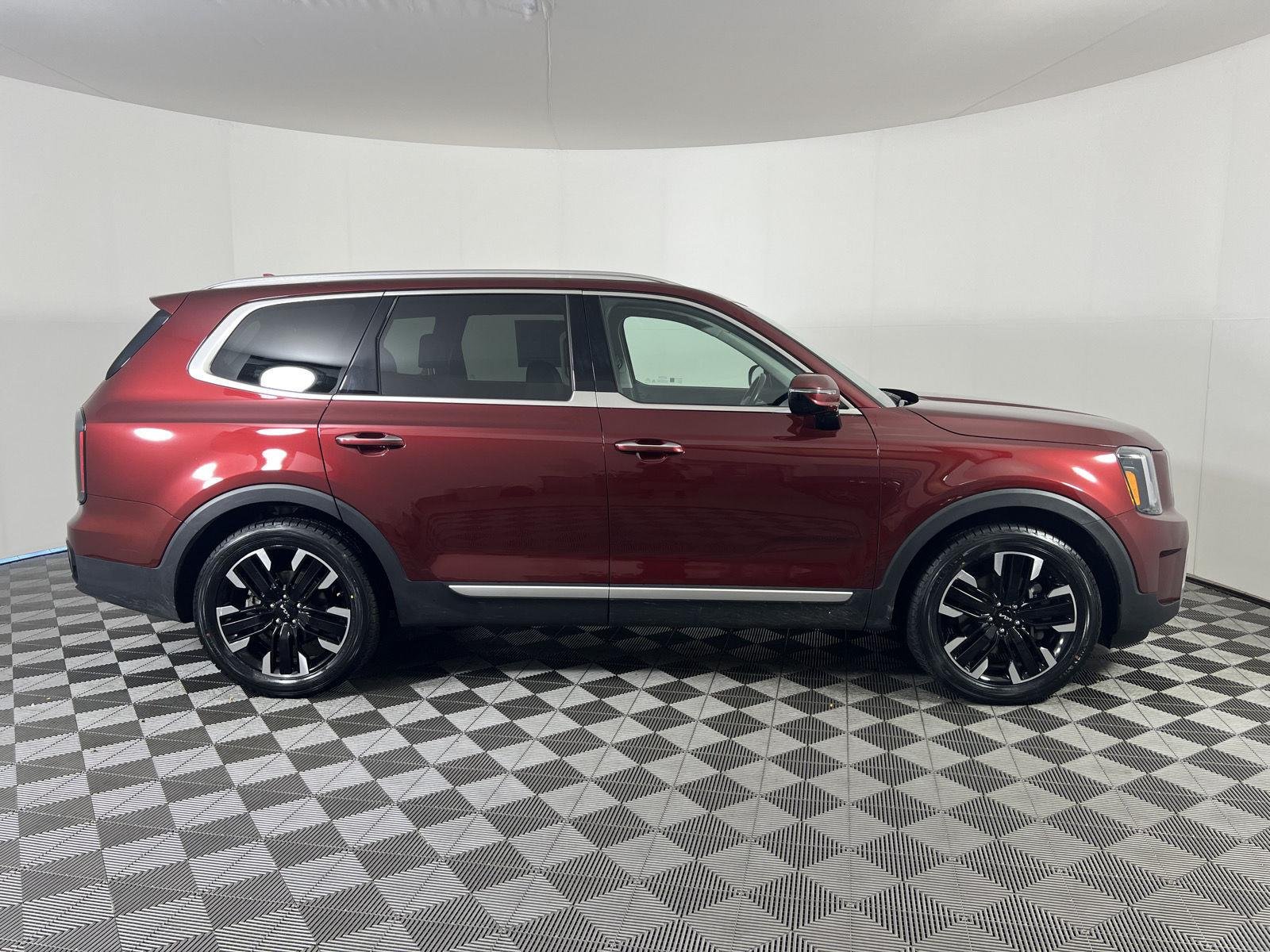 Used 2024 Dawning Red Kia SX-Prestige image 2