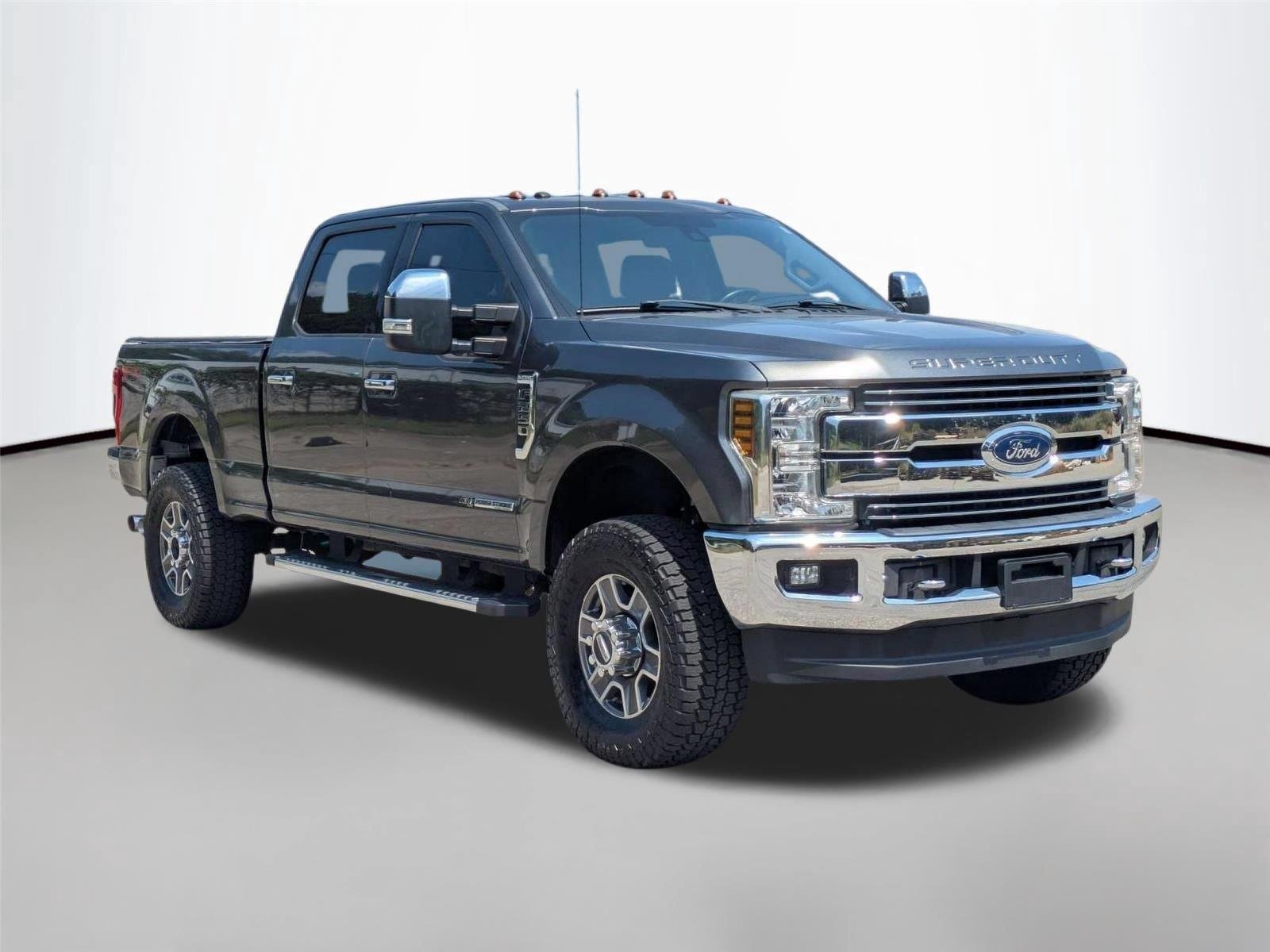 Used 2018 Magnetic Metallic Ford LARIAT image 3
