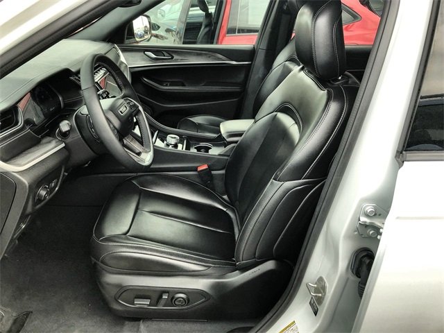 2024 Jeep Grand Cherokee Limited photo 2