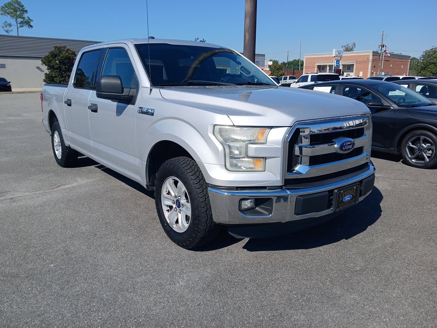 Used 2016 Silver Ford XLT image 2