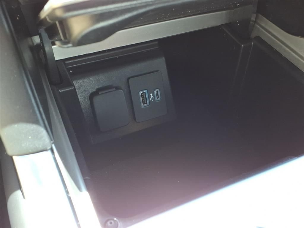 Used 2022 Black Ford XLT image 26