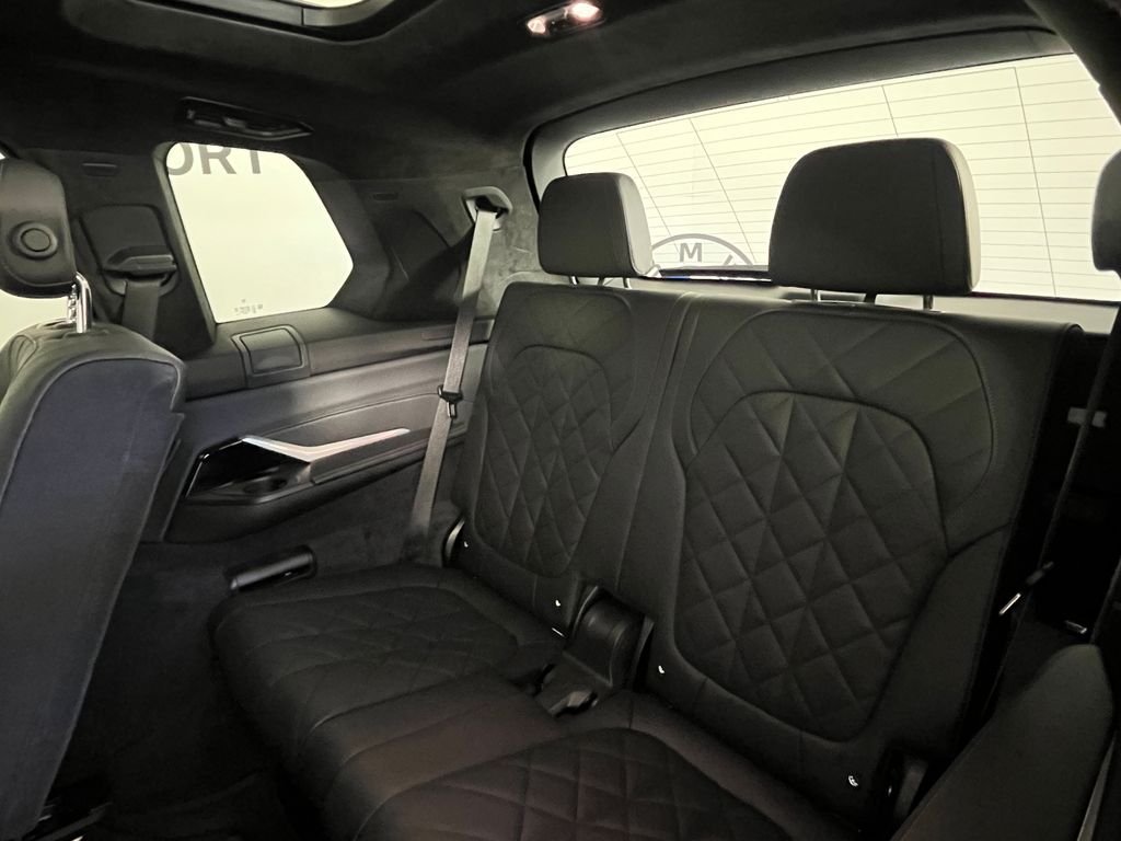 Used 2025 Black BMW xDrive40i image 22