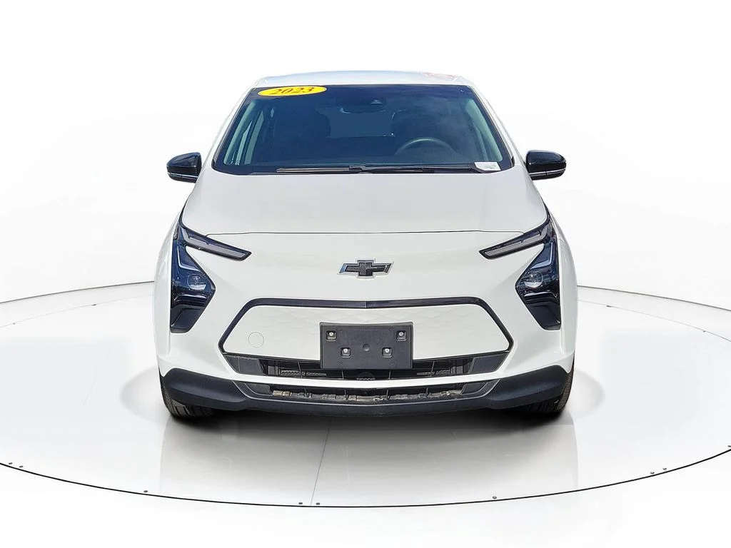 Used 2023 White Chevrolet 1LT image 3