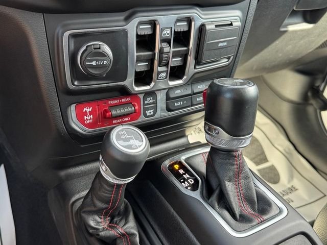 Used 2023 Bright White Clearcoat Jeep Rubicon image 19