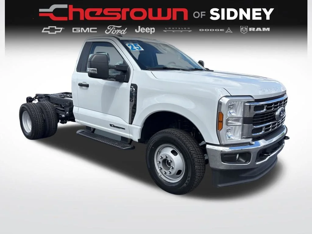 Used 2025 White Ford XL image 7