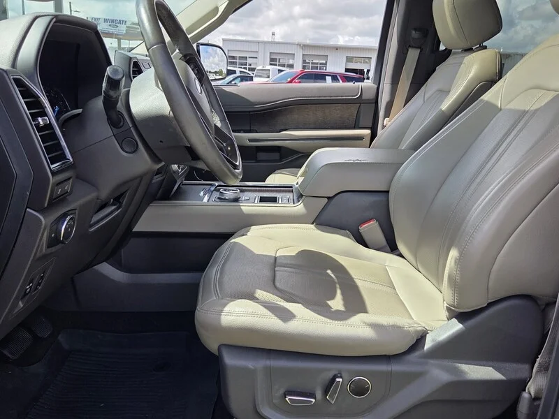 Used 2021 White Metallic FORD LIMITED image 5