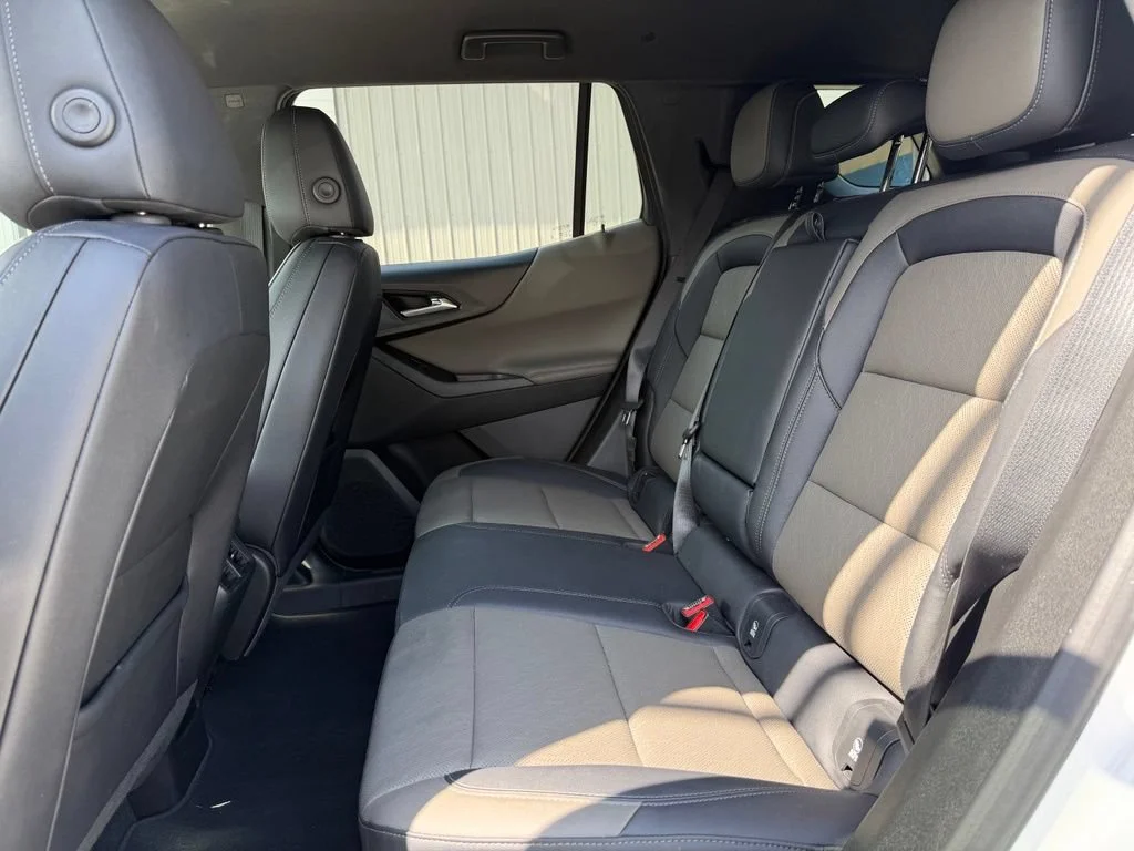 Used 2025 Summit White Chevrolet LT image 18