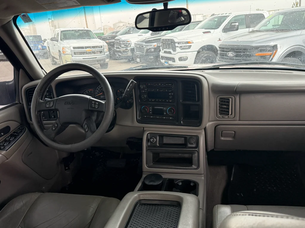 Used 2005 Maroon GMC SLT image 12