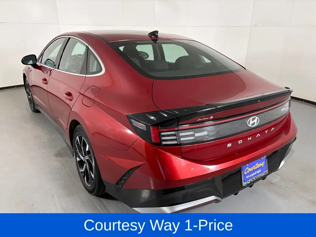 Used 2025 Red Hyundai SEL image 8