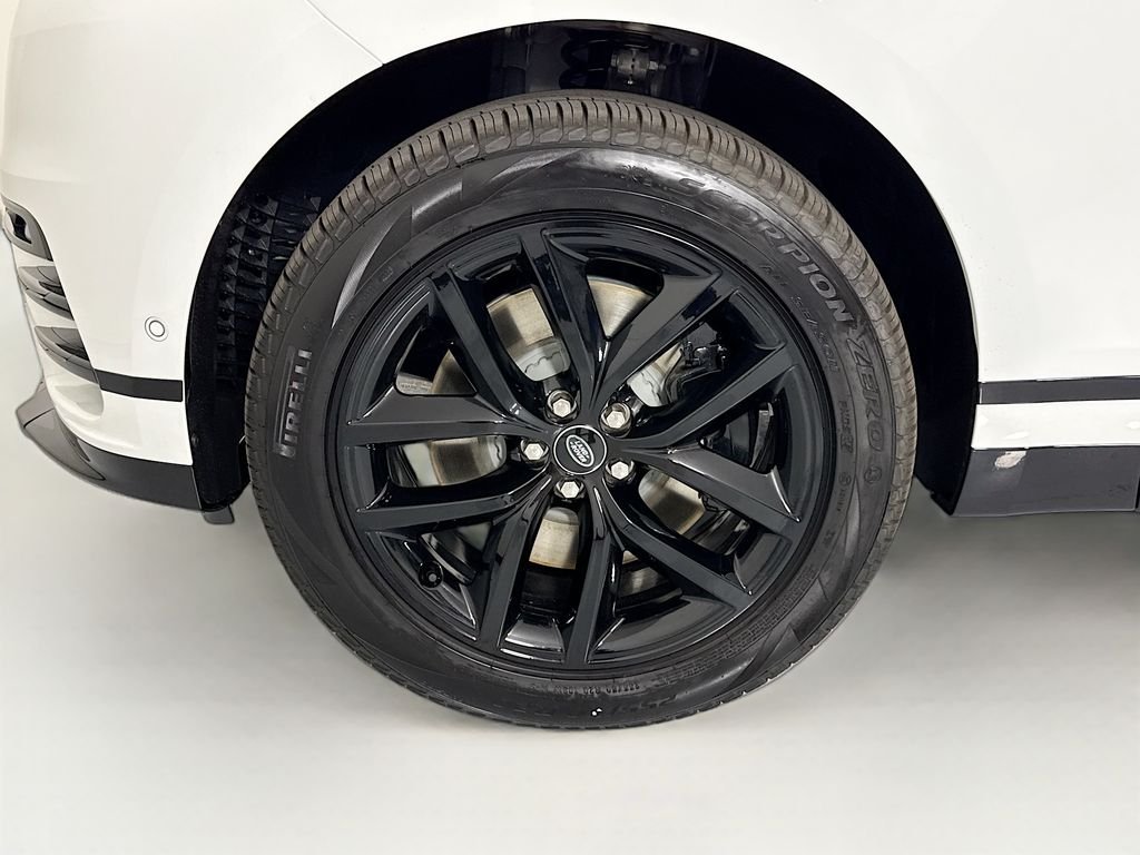 Used 2026 Fuji White Land Rover Dynamic SE image 32