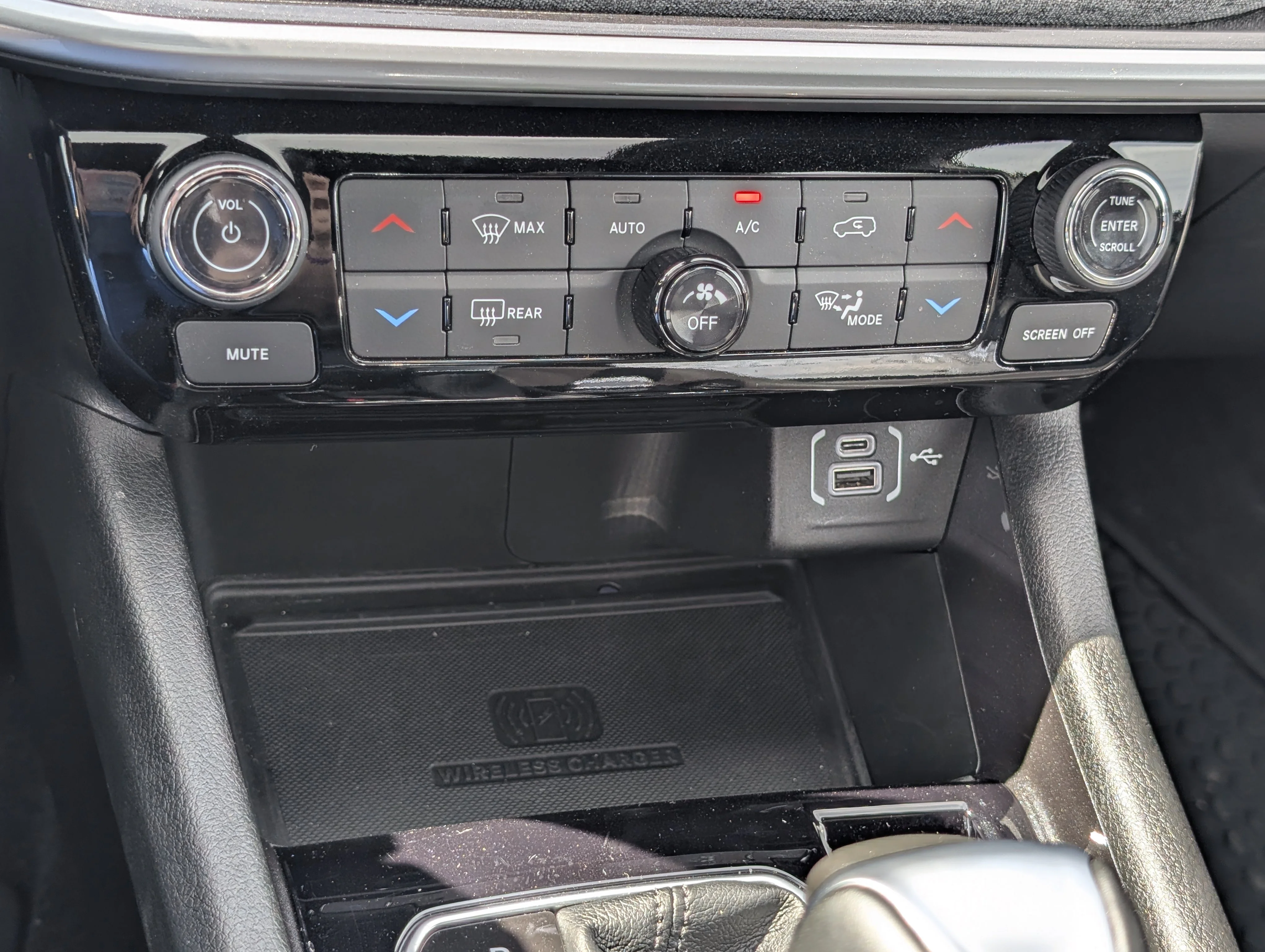 New 2025 Silver Zynith Metallic Jeep North image 31