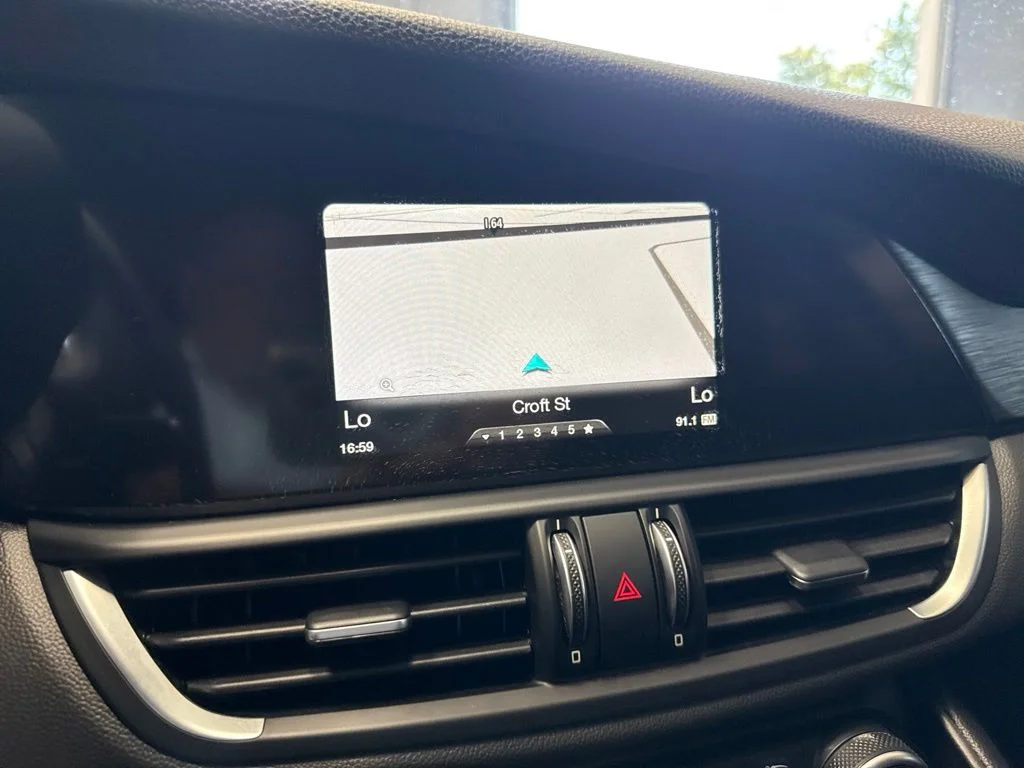Used 2017 Red Alfa Romeo Base image 19