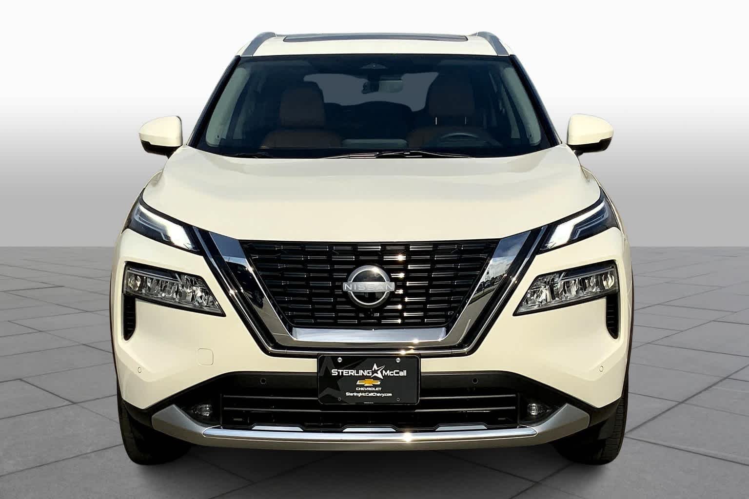 Used 2022 Pearl White Tricoat Nissan Platinum image 4