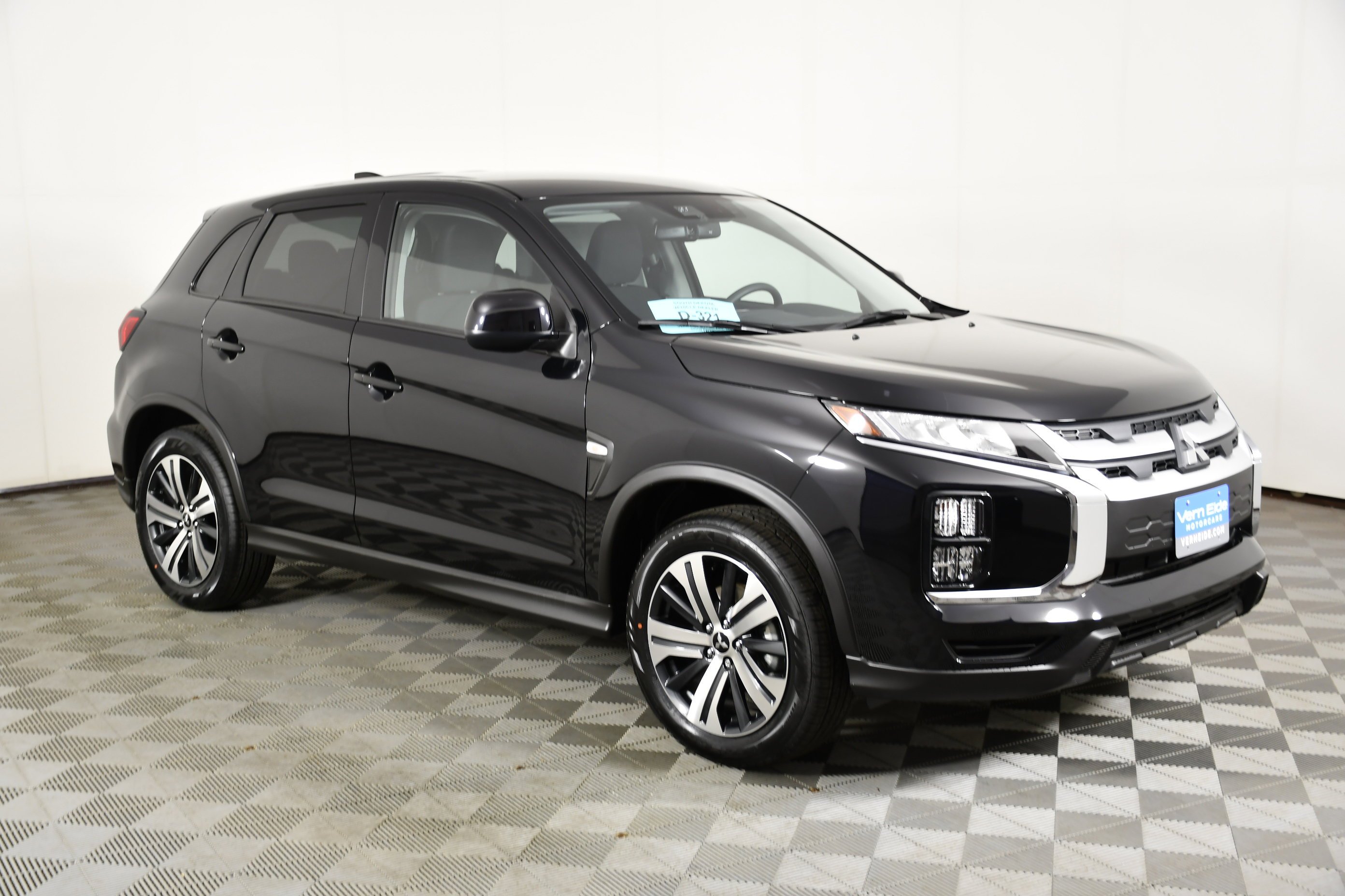 New 2026 Labrador Black Pearl Mitsubishi ES image 4