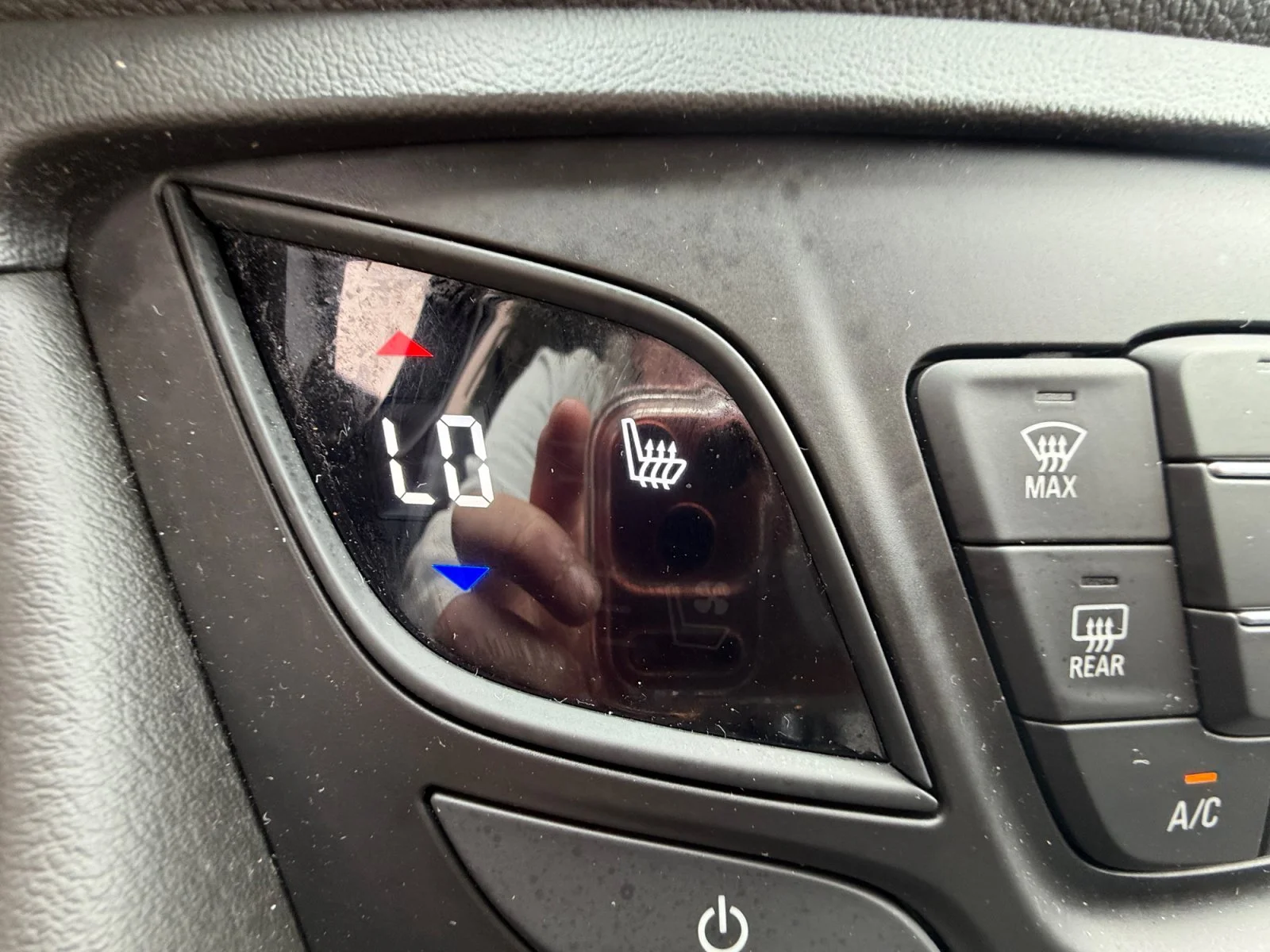 Used 2017 Summit White Buick Essence image 23