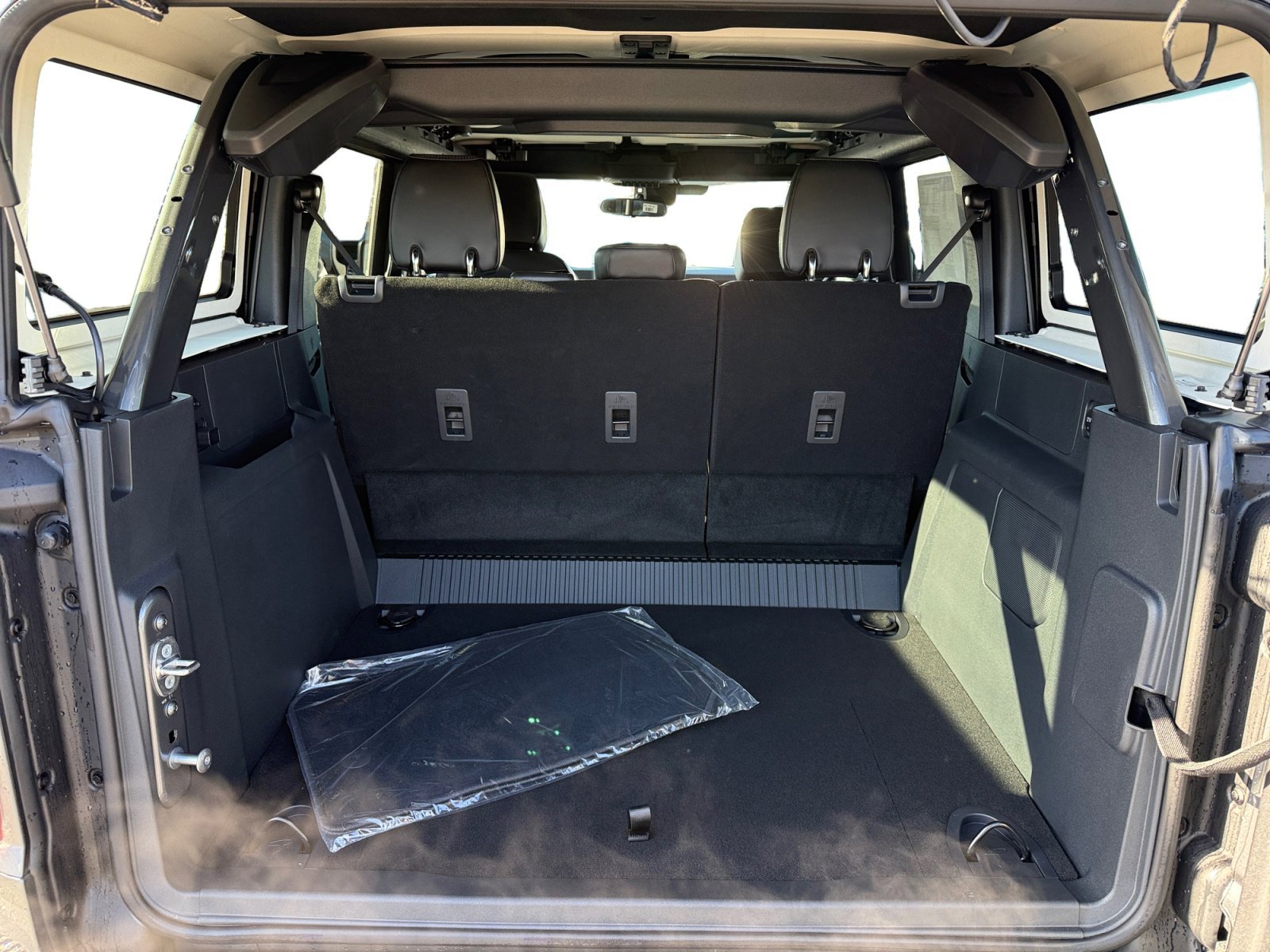 New 2026 CARBONIZED GRAY METALLIC Ford Badlands image 17