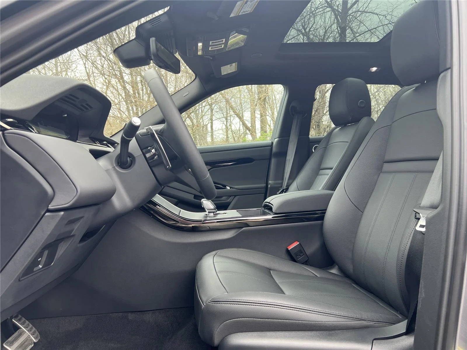 New 2026 Eiger Grey Land Rover Dynamic SE image 23