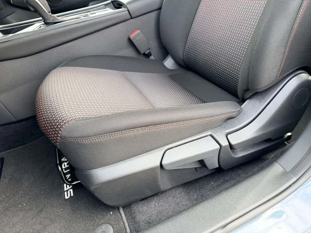 New 2026 Atlantic Gray Metallic / Super Black Two-tone Nissan SR image 15