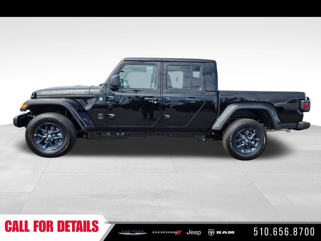 New 2026 Black Clear-Coat Exterior Paint Jeep 85th Anniversary Edition image 8