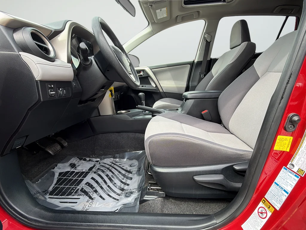 Used 2015 Red Toyota XLE image 15