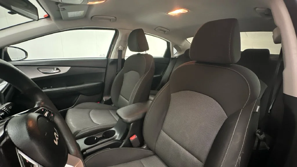 Used 2023 Red Kia LXS image 9