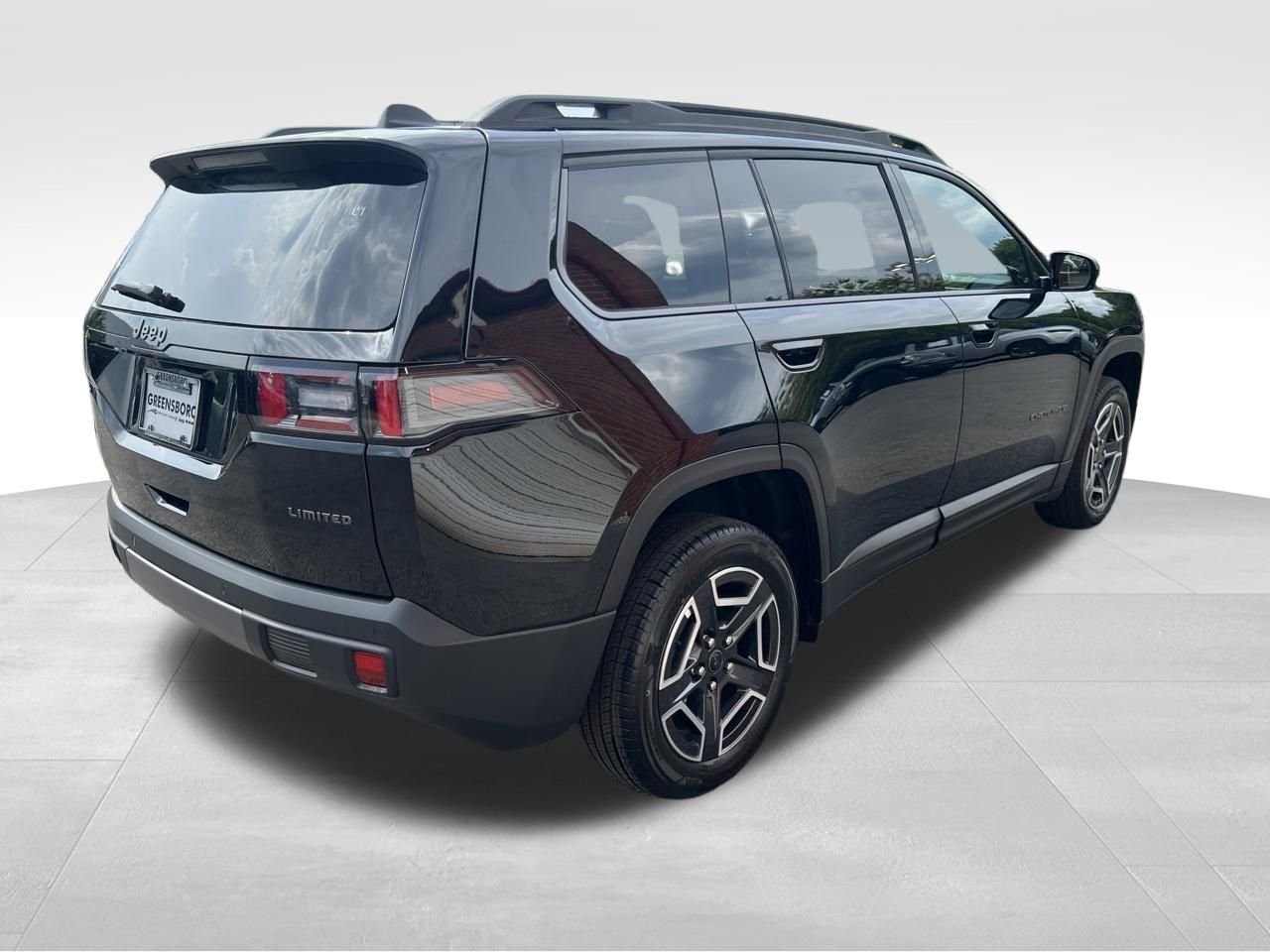 New 2026 Diamond Black Crystal Pearl-Coat Exterior Paint Jeep Limited image 6