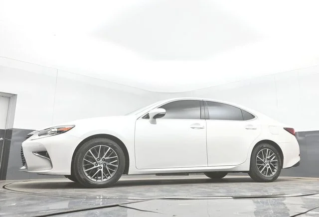 Used 2017 White Lexus 350 image 40