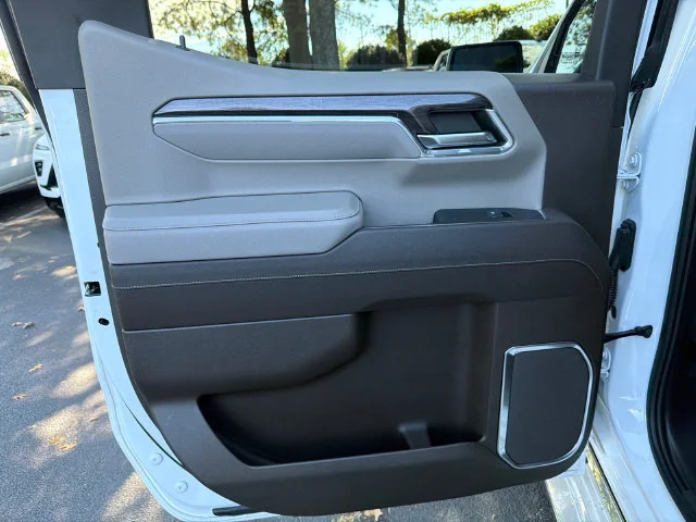 Used 2024 Summit White Chevrolet LTZ image 21