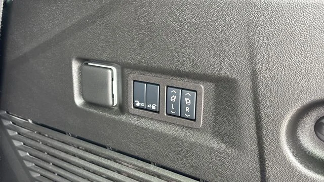 Used 2025 Black Chevrolet High Country image 34