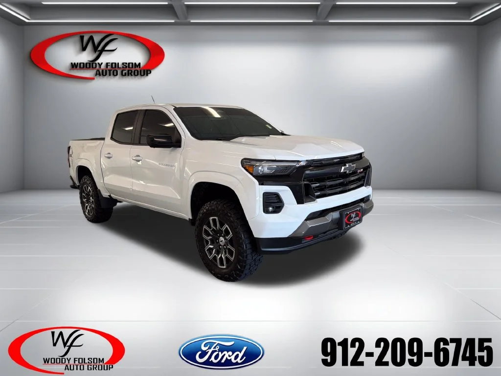 Used 2023 White Chevrolet Z71 image 1