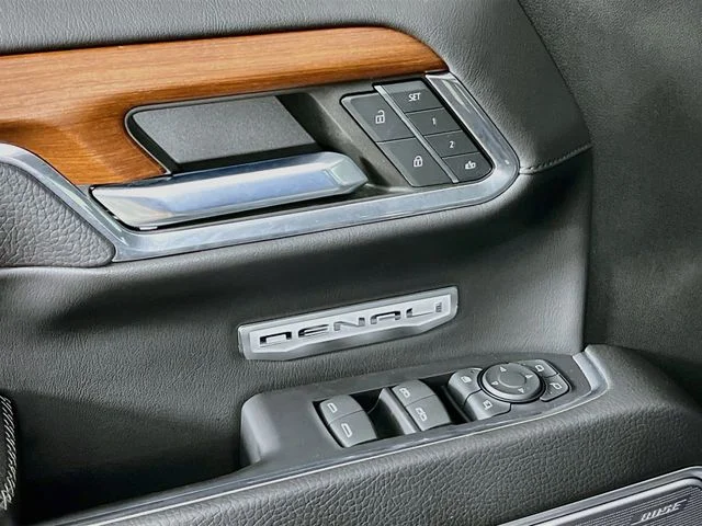 Used 2022 Silver GMC Denali image 9
