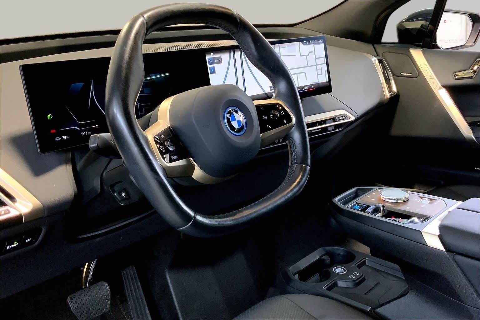 Used 2023 Black Sapphire Metallic BMW xDrive50 image 17