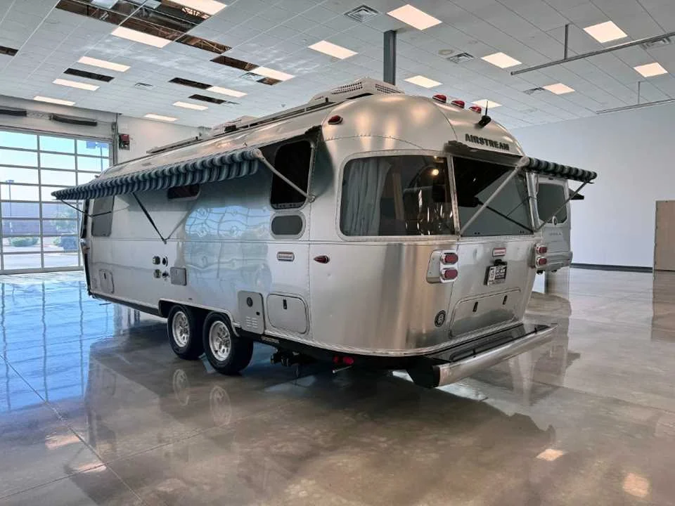 Used 2022 SILVER AIRSTREAM  image 9