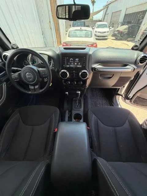Used 2014 Gray Jeep Unlimited Rubicon image 9