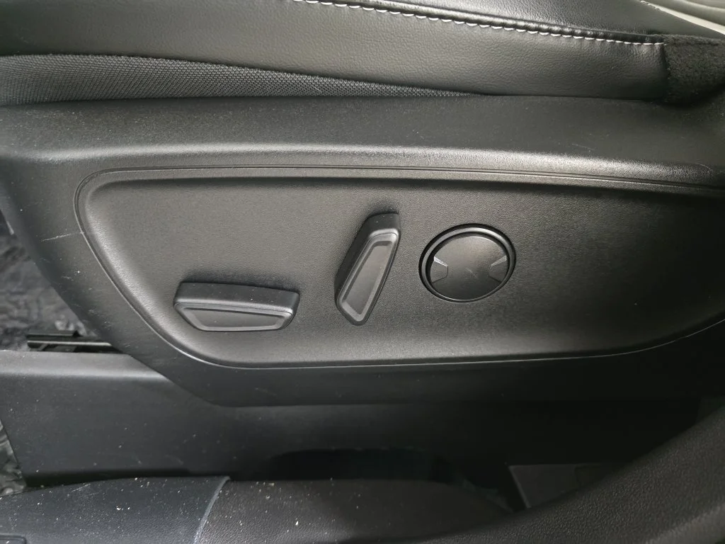 Used 2023 Gray Metallic Ford Platinum image 32