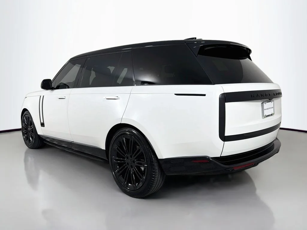 Used 2024 White Land Rover SE image 7