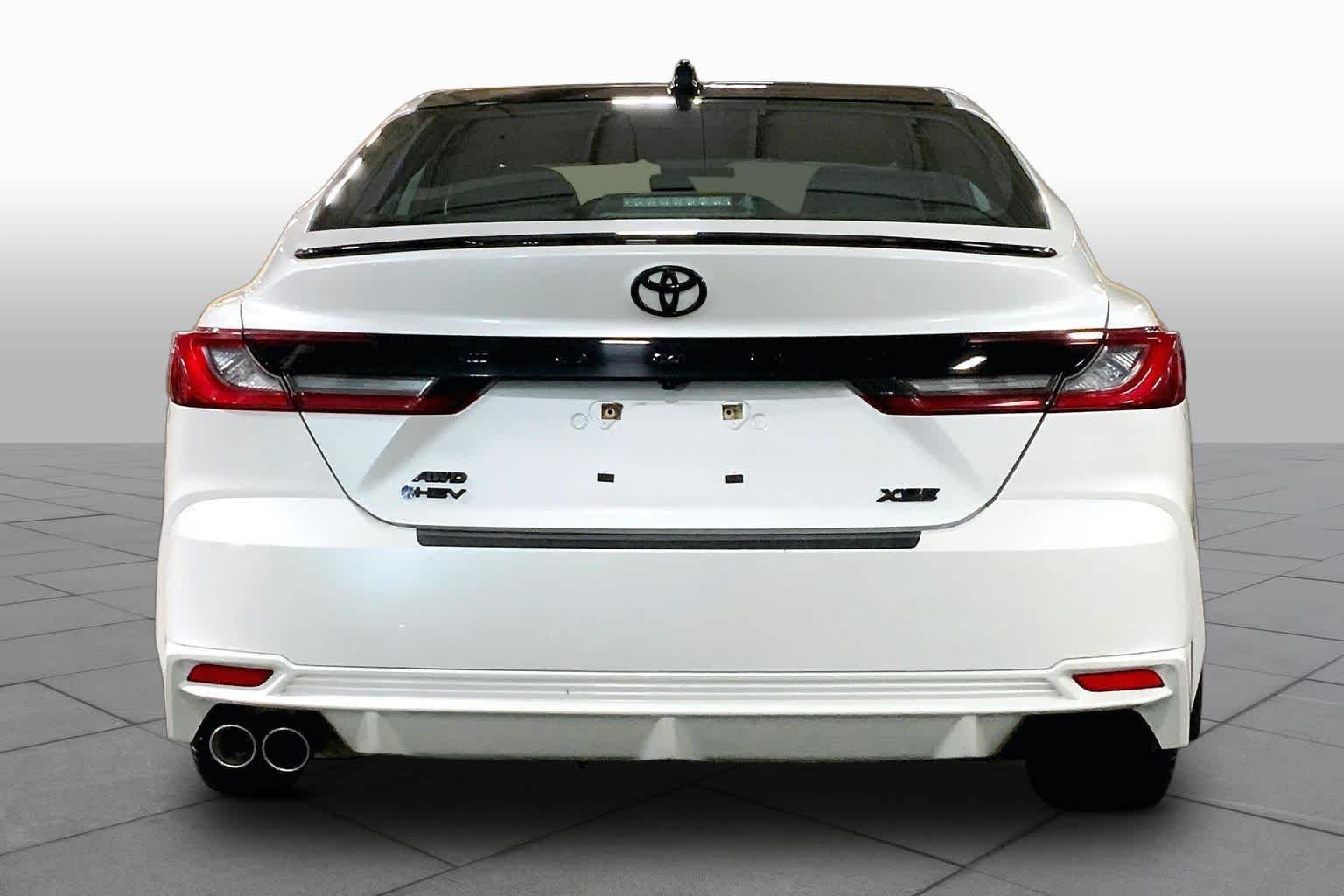 Used 2025 Wind Chill Pearl Toyota XSE image 5