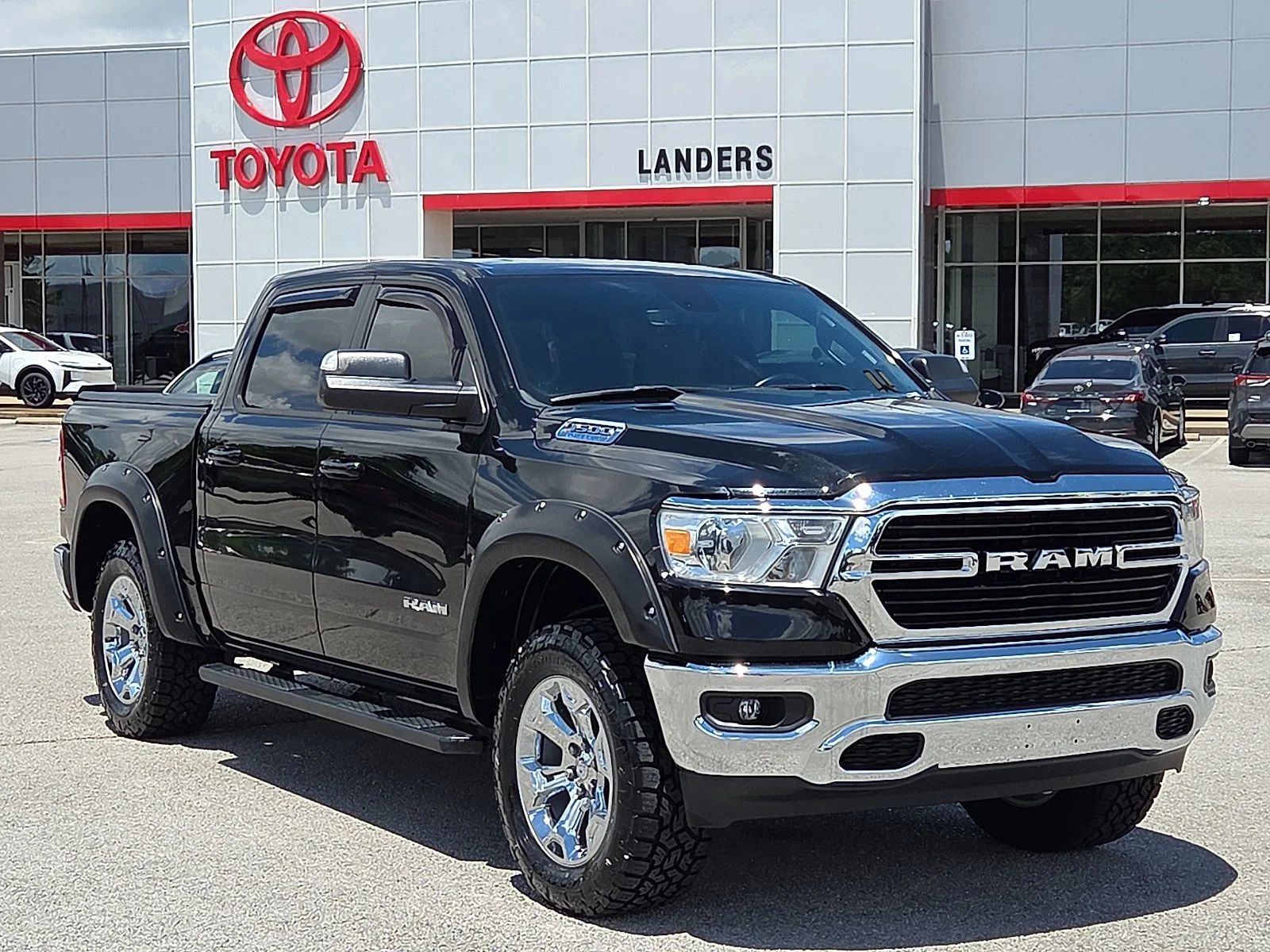 2021 RAM 1500 Big Horn/Lone Star 4x4 Crew Cab 5'7's photo