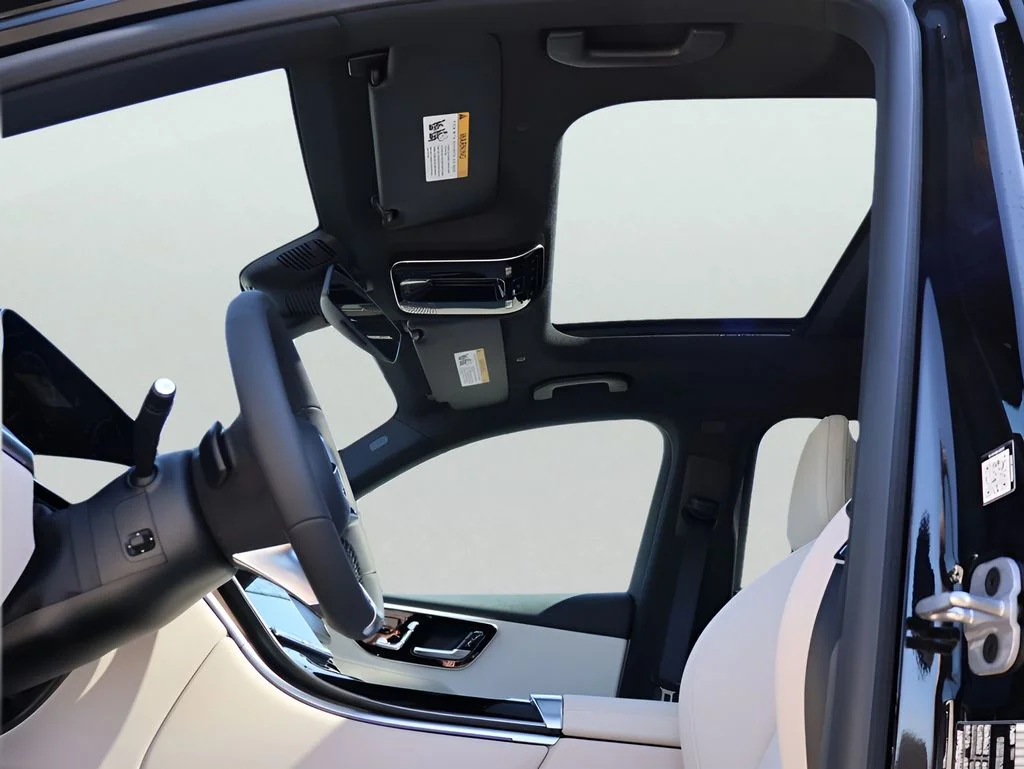 New 2026 Obsidian Black Metallic Mercedes-Benz GLC 300 image 40