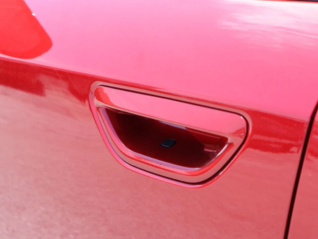 New 2026 Red Hot Pearl-Coat Exterior Paint Jeep Laredo image 19