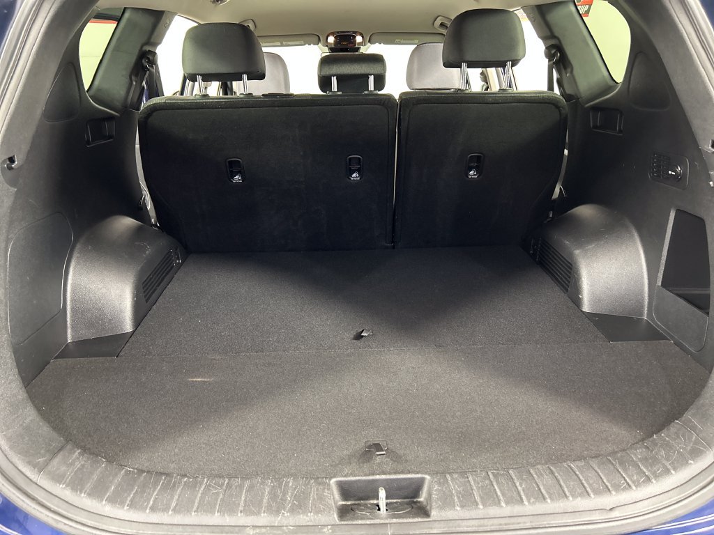 Used 2023 Blue Hyundai SEL image 19