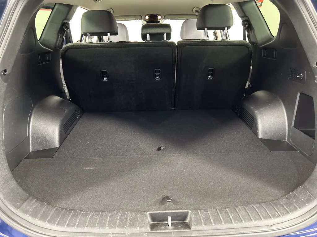 Used 2023 Blue Hyundai SEL image 19