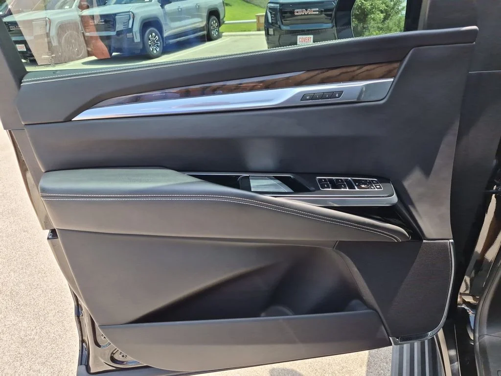 Used 2025 Black Cadillac Sport Platinum image 20