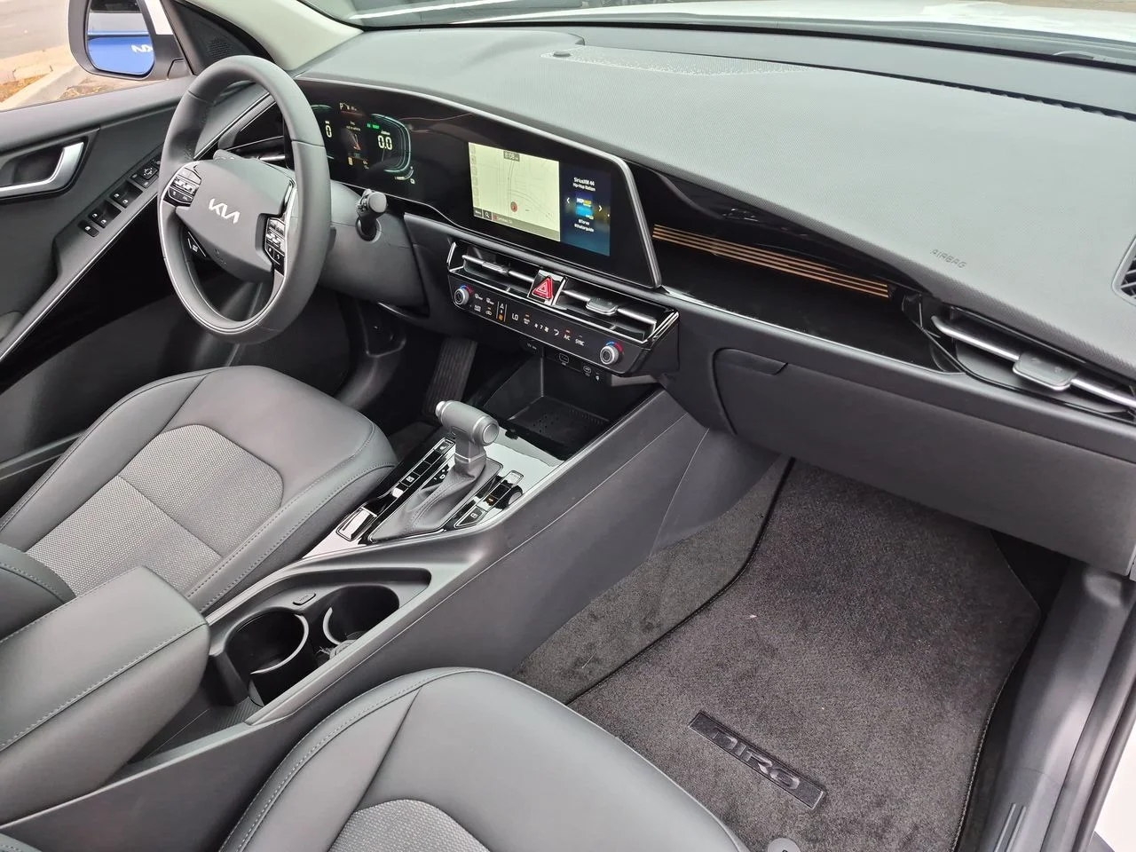 New 2026 Snow White Pearl Kia EX image 29