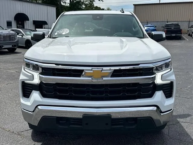 Used 2023 White Chevrolet LT image 4