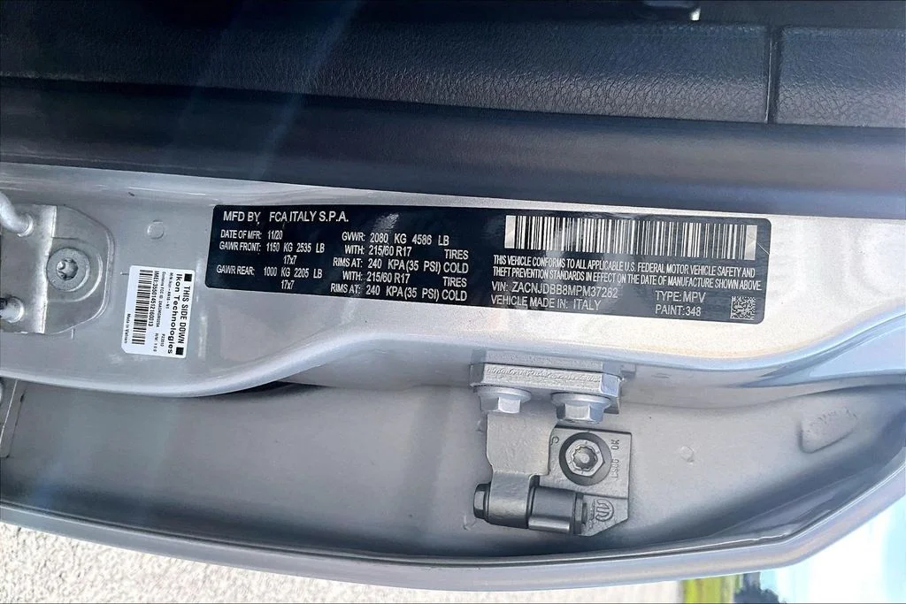 Used 2021 Silver Jeep Latitude image 34